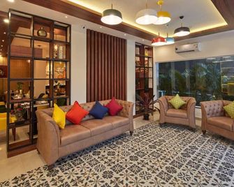 Regenta Inn Indiranagar by Royal Orchid Hotels - Bengaluru - Lounge