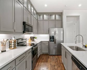 Luxurious Dallas Home - 5 minutes from Downtown - Dallas - Kitchen