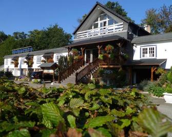 Hôtel Restaurant Les Pins - Haguenau - Building