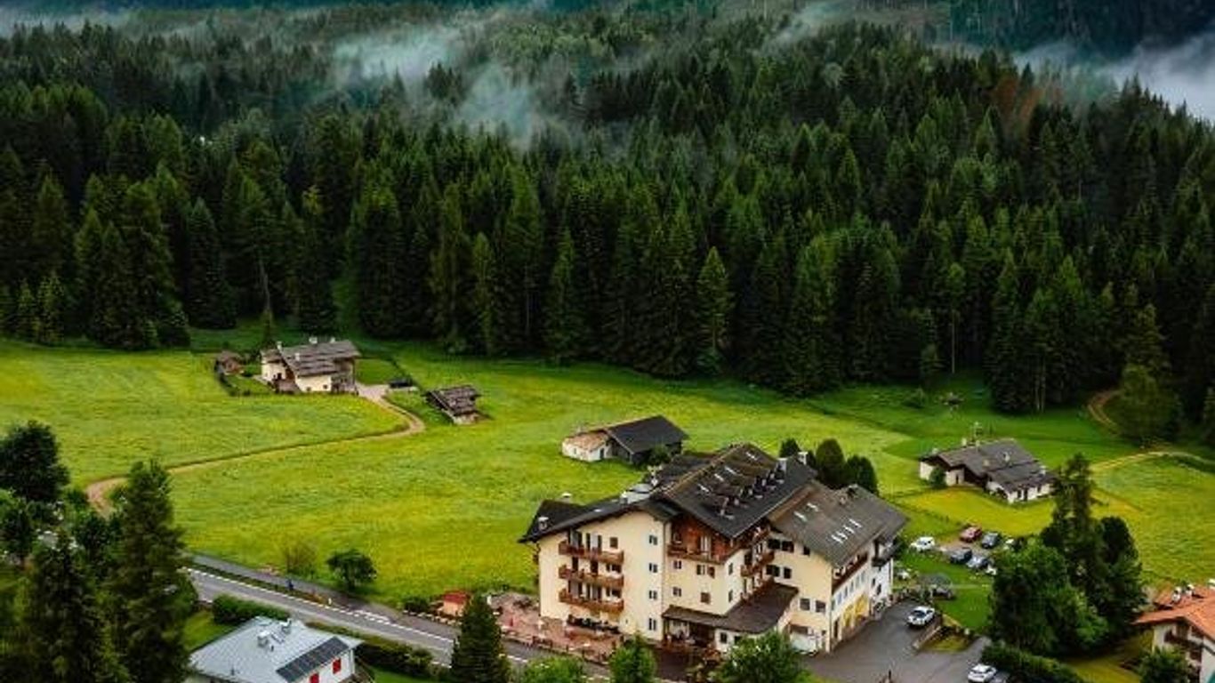 ي إي آي هوتل بيلامونتي