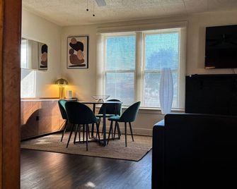Mid-Century Modern retreat - Visalia