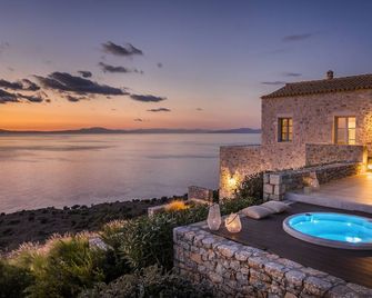 Ariá Estate Suites & Spa - Neo Oitylo