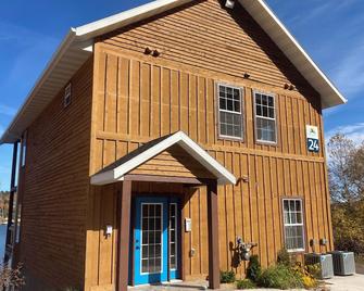 Riverbank Trailside Cabin 24A - Houghton - Budova