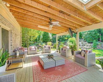 3 Mi to Lake Redman: Home w/ Furnished Pergola! - York - Patio
