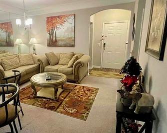 8min from RDU Airport - Morrisville - Living room