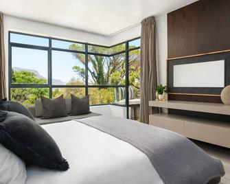 Apartment Chilworth - Three Bedroom Apartment, Sleeps 6 - Camps Bay - Bedroom