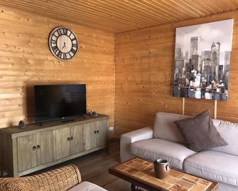 Welcome To La Neige - A Very Pleasant Family Resort Where Life Is Good! - Eyne - Living room