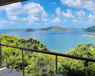 Stylish, Secluded, Hot Tub and Amazing Views - Road Town - Balcony