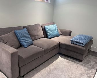 Cozy 1-bedroom stay in beautiful Davis Bay - Sechelt - Wohnzimmer