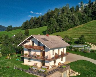 Apartment for 2-3 people - Bauernhof-Pension Fam. Stadler - Steinbach am Attersee - Budova