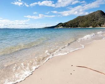 Beachside Shoal Bay Unit 4 - Shoal Bay - Beach