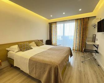 Hotel Panorama - Grasse - Slaapkamer