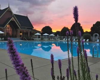 Newly Renovated Condo in the Heart of the Village of West Clay. - Carmel - Pool