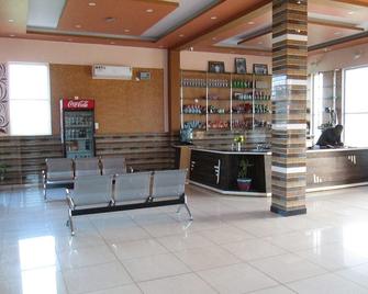 Shree Vishvakarma Resorts - Chūru - Bar