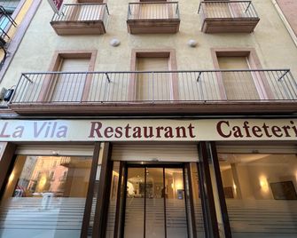 Hostal La Vila - Olot - Edificio