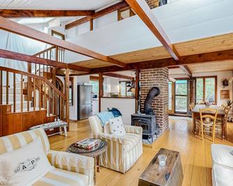 Nana’s Treehouse - West Tisbury - Living room