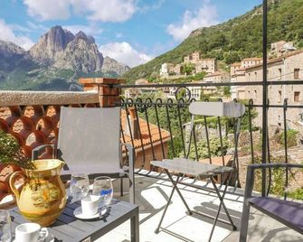 Rare village house in OTA for10 people - Ota - Balcon