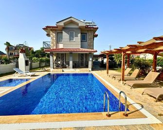 Villa Nil-2 4 Bedroom Private Pool in Dalyan Maraş Area by Rental Finders Dalyan - Ortaca - Pool