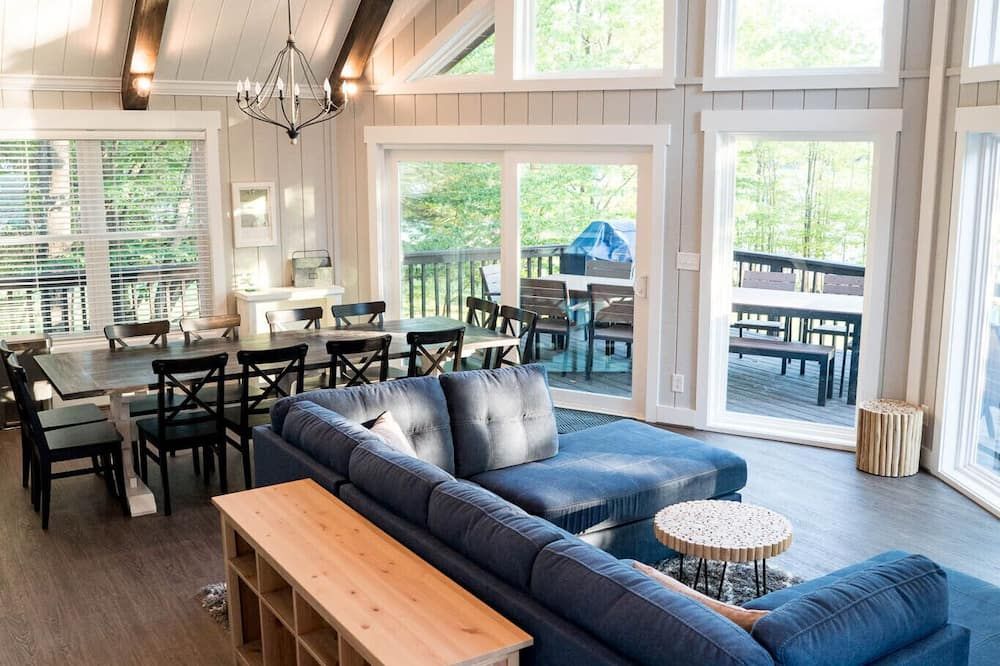 Enjoy Sunshine Chalet; waterfront on Treasure Lake - DuBois - Wohnzimmer