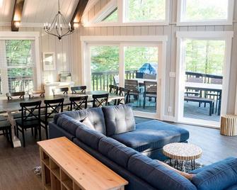 Enjoy Sunshine Chalet; waterfront on Treasure Lake - Dubois - Huiskamer