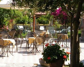Hotel Villaggio Tabù - Centola - Patio
