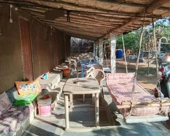 Waterfall Guesthouse - Hampi