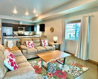 Upper Mesa Villa #1, Glacier Suites - Upper Mesa Villa #1 - Palmer - Wohnzimmer