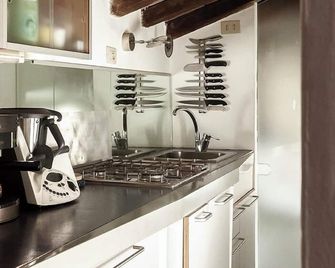 Little Tower Over The Roofs - Modène - Cuisine