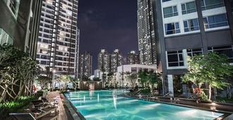 貝里奢華公寓文之家飯店 - 胡志明市 - 游泳池