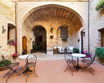 Residenza d'Epoca Palazzo Buonaccorsi - San Gimignano - Patio