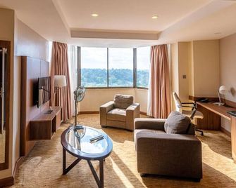 Nairobi Safari Club by Swiss-Belhotel - נאירובי - סלון