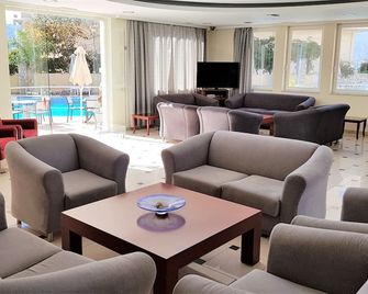 Sunny Bay Hotel - Kissamos - Salónek