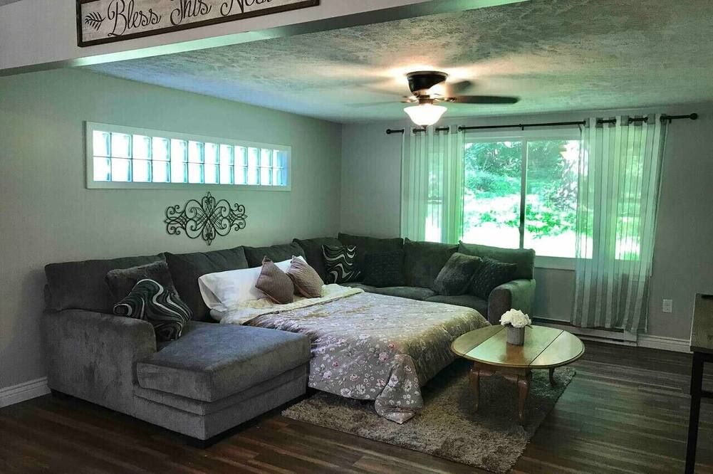 Peaceful Retreat Near Ohiopyle And Fallingwater Hot Tub
