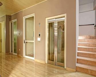 Hotel O Bunga Dahlia Near Istiqlal Mosque - Yakarta - Pasillo