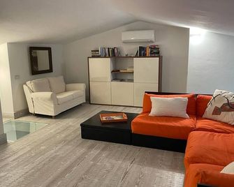 Charming Apartment with shared Swimming Pool - Palau - Sala de estar