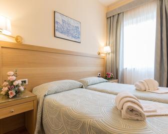 Hotel Villa Esperia - Taormina - Bedroom