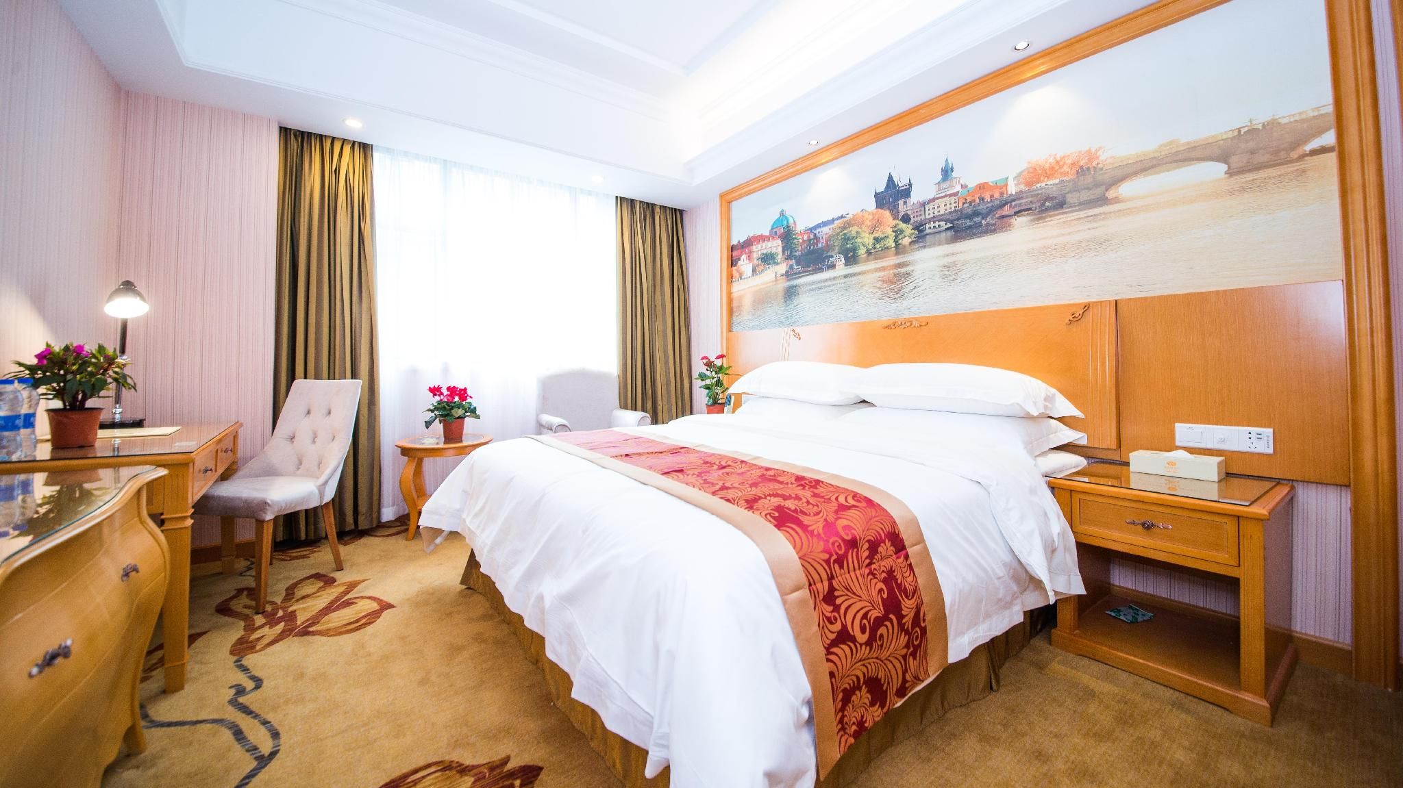 Vienna Hotel Wuhan Lingjiao Lake Wanda Metro Station