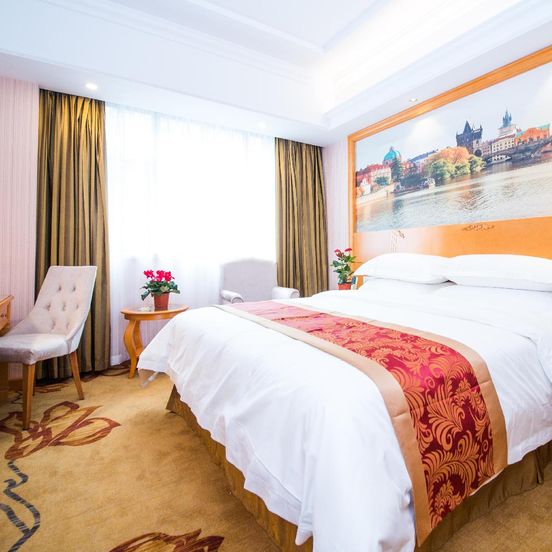 Vienna Hotel Wuhan Lingjiao Lake Wanda Metro Station image 1