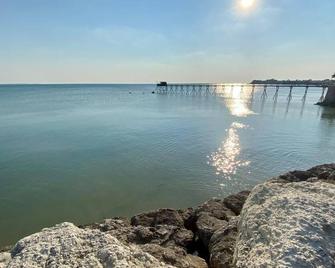 Air-conditioned studio with garden – 10 min from La Rochelle, near beaches - Angoulins - Chambre