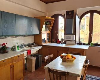 Salerno Experience Hostel - Salerno - Cucina