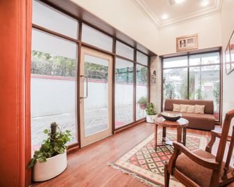Palette - Dayal Lodge - A Boutique Hotel - Agra - Lobby