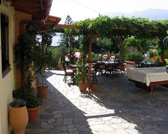 Electra Apartments - Stalida - Innenhof