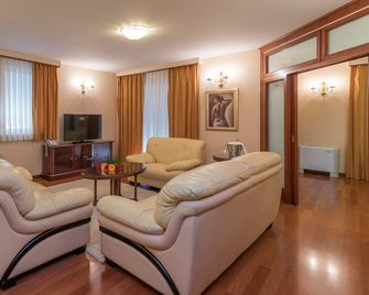 Hotel Trogir Palace - Trogir - Living room