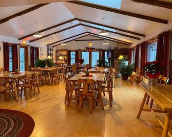 The Guide's House - Secluded Lodge - Keene - Restaurant