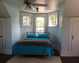 Erie Canal Bike Path-Historical Vacation Home - Canajoharie - Bedroom