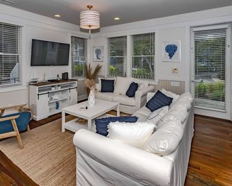 Luxury Getaway on Bald Head Island - 5-Star Property - Discounts for September - Bald Head Island - Living room