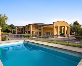 Days Inn by Wyndham Blythewood North Columbia - Blythewood - Zwembad