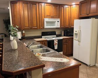 \'Simply Sunny Farm Tranquil & Spacious 3 Br/2 Ba Apartment W/Deck - Collegedale - Kitchen