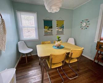 Retro, Cozy Cottage - Peninsula St. Park, Family/Pet Friendly - Open Year Around - Fish Creek - Dining room
