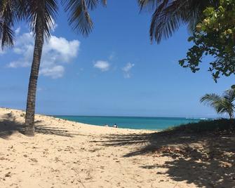 Red Door Inn - San Juan - Beach